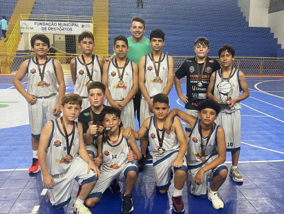 Alunos do projeto de basquete participam de competição - Filial Caçador
