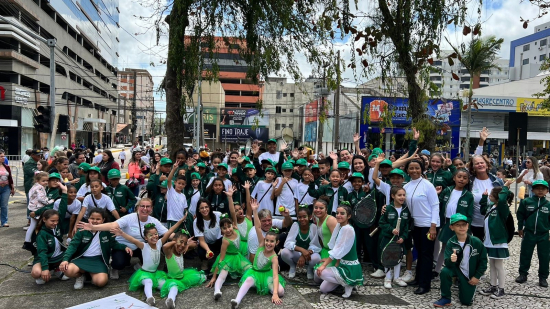 Alunos participam do desfile cívico de 7 de Setembro - Filial Tubarão