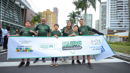 Projeto Surf Comunitário, desfila com propósito no 7 de Setembro - Filial Litoral